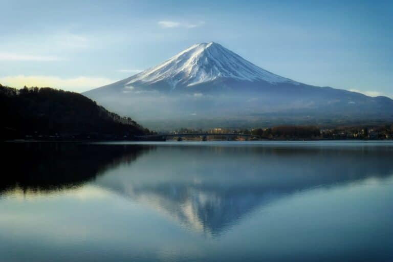 The Skyward Enigma of Japan: UFO Sightings Across the Archipelago